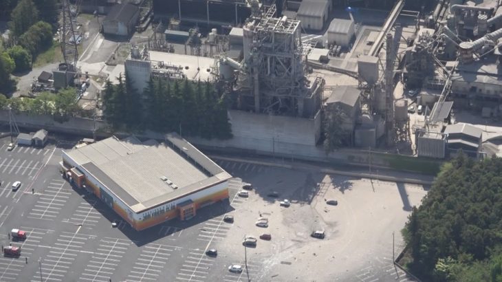 太平洋セメント工場で爆発   埼玉、パチンコ店の車炎上